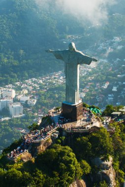 İsa'nın kurtarıcı heykelin üst kısmında bir dağ, rio de janeiro, Brezilya
