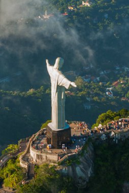 İsa'nın kurtarıcı heykelin üst kısmında bir dağ, rio de janeiro, Brezilya