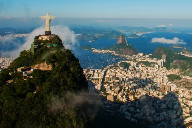 Rio de Janeiro, Brezilya: Christ Redeemer ve Corcovado Dağı ile Rio de Janeiro havadan görünümü