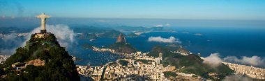 Rio de Janeiro, Brezilya: Christ Redeemer ve Corcovado Dağı ile Rio de Janeiro havadan görünümü