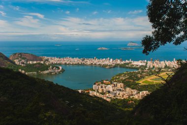 Rodrigo de Freitas Lagünü, Kurtarıcı İsa'dan Corcovado Dağı'nda görüldü, Rio de Janeiro, Brezilya