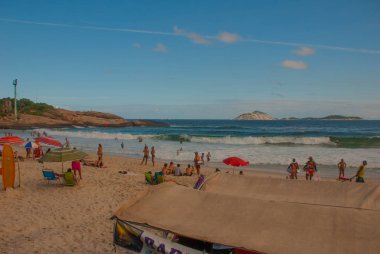 Rio de Janeiro, Brezilya: Ipanema plajı. Brezilyalılar ve turistler arasında güzel ve popüler plaj.
