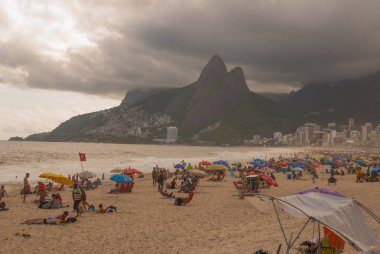 Rio de Janeiro, Brezilya: Ipanema ve Leblon plaj ve dağ Dois Irmao, İki Brother, Rio de Janeiro.
