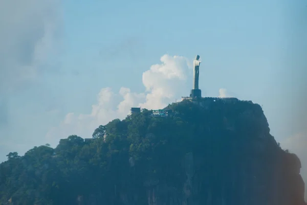 Rio de Janeiro, Brazylia: widok z lotu ptaka na Rio de Janeiro z Chrystusem Odkupicielem — Zdjęcie stockowe