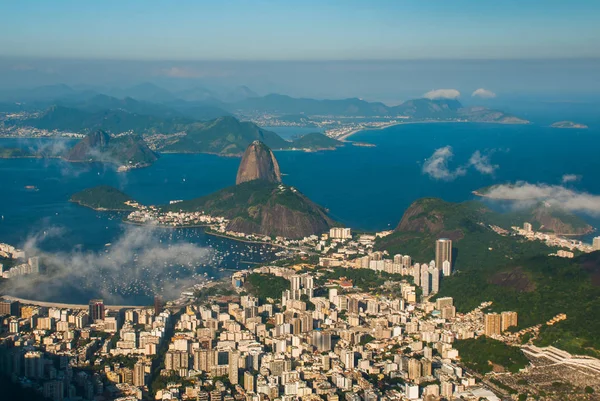 Letecký pohled na sugarloaf mountain v rio de Janeiru — Stock fotografie