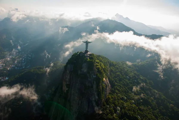Rio de Janeiro, Brazilië. Luchtfoto van Rio de Janeiro met Christus Verlosser — Stockfoto