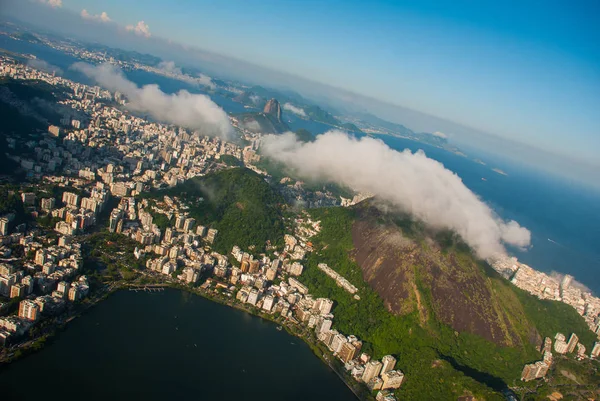 Rio de Janeiro, Brazílie: letecký pohled na horu Sugarbochník v Riu de Janeiro — Stock fotografie