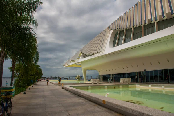 Rio de Janeiro, Brezilya: Yarının Müzesi, Yarın Müzesi, İspanyol mimar Santiago Calatrava tarafından tasarlandı — Stok fotoğraf