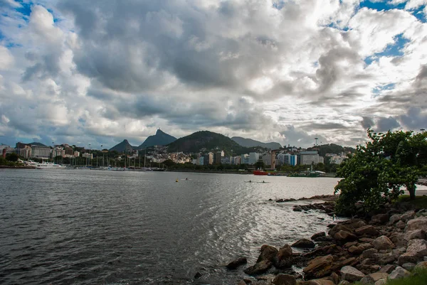 Christ the Redeemer statue on the top of a mountain, Rio De Janeiro, Brazil — Stock Photo, Image