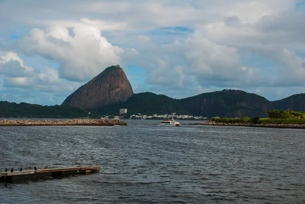 Rio de Janeiro, Brasilien: Panoramablick auf den Zuckerkopfberg in Rio de Janeiro — Stockfoto