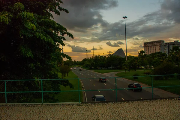 Rio de Janeiro, Brazil: Beautiful landscape with a view of the road at sunset — Stock Photo, Image