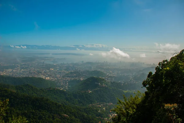 Πανόραμα του Ρίο ντε Τζανέιρο από το βουνό Κορκοβάντο στο Ρίο ντε Τζανέιρο, Βραζιλία — Φωτογραφία Αρχείου
