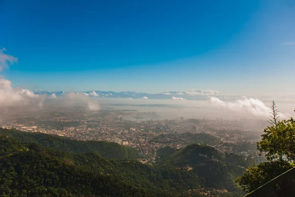 Blick auf Rio de Janeiro vom Corcovado-Berg in Rio de Janeiro, Brasilien — Stockfoto