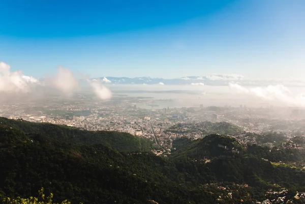 Panorama över Rio de Janeiro sett från Corcovado Mountain i Rio de Janeiro, Brasilien — Stockfoto