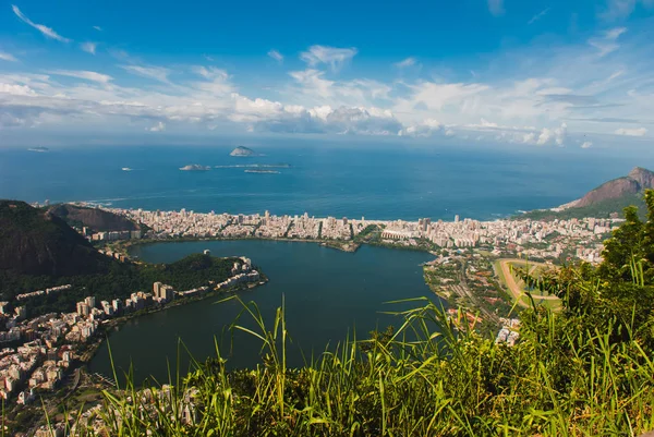 Panorama di Rio de Janeiro visto dal monte Corcovado a Rio de Janeiro, Brasile — Foto Stock