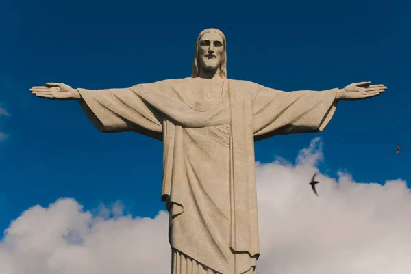 El famoso Cristo Redentor en Río de Janeiro, Brasil — Foto de Stock