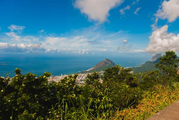 Panorama Rio de Janeiru viděn z pohoří Corcovado v Rio de Janeiro v Brazílii — Stock fotografie