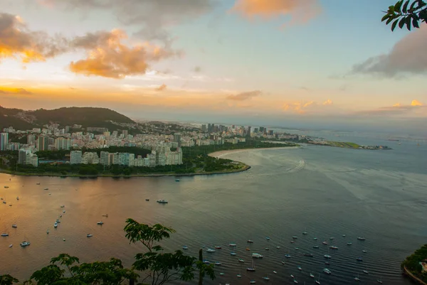 stock image Rio de Janeiro, Brazil: Beautiful scenery at sunset on top of the sea and Islands