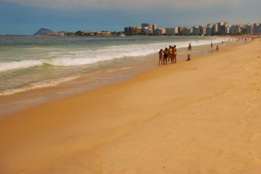 Rio de Janeiro, Copacabana plajı, Brezilya: Deniz ve plaj manzaralı güzel manzara. Rio de Janeiro'nun en ünlü plajı.