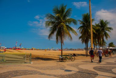 Rio de Janeiro, Copacabana plajı, Brezilya: Deniz ve plaj manzaralı güzel manzara. Rio de Janeiro'nun en ünlü plajı.