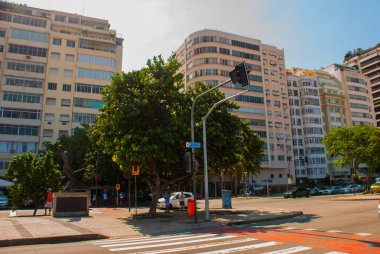 Rio de Janeiro, Copacabana plajı, Brezilya: Deniz ve plaj manzaralı güzel manzara. Rio de Janeiro'nun en ünlü plajı.