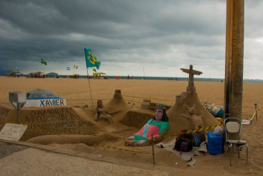 Rio de Janeiro, Copacabana plajı, Brezilya: Deniz ve plaj manzaralı güzel manzara. Rio de Janeiro'nun en ünlü plajı.