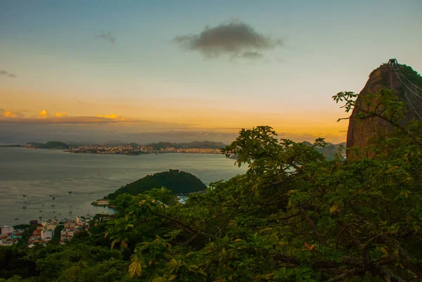 巴西里约热内卢：里约热内卢的缆车和糖面包山 — 图库照片