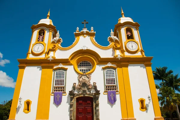 Tiradentes, Brazília: a Igreja Matriz de Santo Antonio a legrégebbi és a fő katolikus templom Tiradentes. — Stock Fotó
