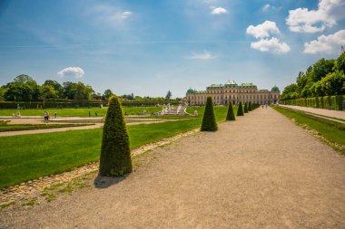 Viyana, Avusturya: Viyana'da Güzel Saray ve Park topluluğu. Belvedere Sarayı yakınındaki park.