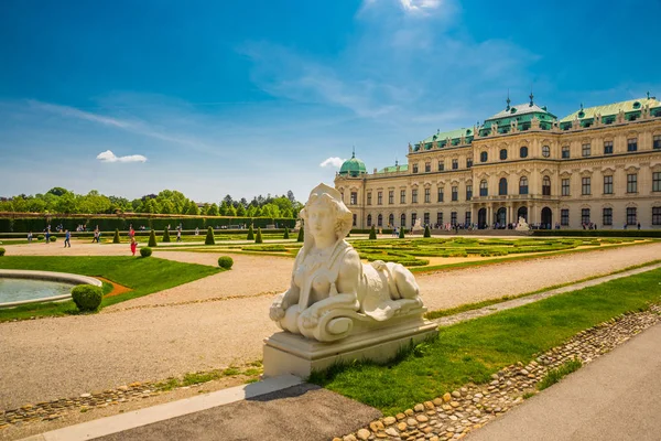 Vienne, Autriche : Un palais baroque Belvédère est un complexe de bâtiments historiques à Vienne, composé de deux palais baroques avec un beau jardin entre eux . — Photo