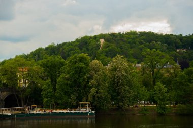 Prag, Çek Cumhuriyeti: Moldau nehri ve Slav adası manzarası