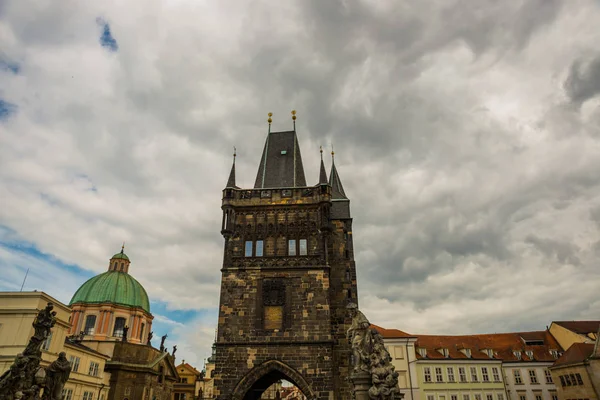 Charles bridge, Prague, Czech Republic: Lesser town bridge towers. Karluv Most. Beautiful view of Charles bridge. — Stock Photo, Image