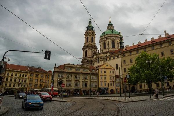 布拉格， 捷克共和国： 市中心的天主教堂 — 图库照片