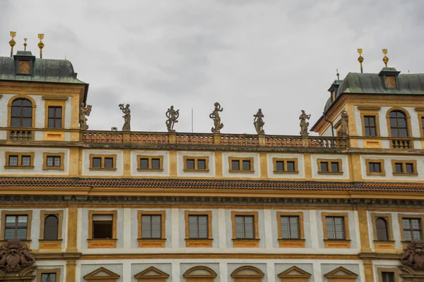 PRAGUE, REPÚBLICA CHECA: Castelo de Praga, República Checa. Castelo de Praga - um antigo símbolo do Estado checo, residência oficial do Presidente da República Checa . — Fotografia de Stock