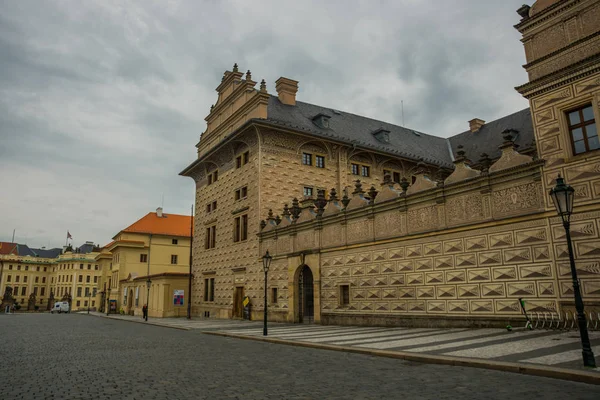 PRAGA REPÚBLICA CHECA: Castillo de Praga, República Checa. Castillo de Praga - un antiguo símbolo del Estado checo, residencia oficial del Presidente de la República Checa . — Foto de Stock