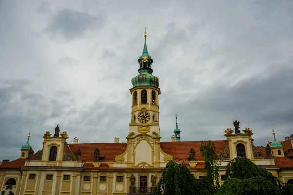 Praha, Česká republika: Praha Loreta-komplex historických budov v Hradcanech — Stock fotografie