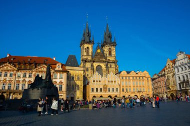 Prag eski şehir Meydanı ve Tyn Prag, Çek Cumhuriyeti için önce Tanrı'nın annesi Kilisesi.