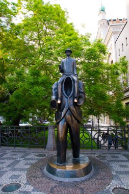 Prag, Çek Cumhuriyeti: Dusni'nin sokağındaki Yahudi mahallesinde ünlü yazar Franz Kafka'nın heykeli.