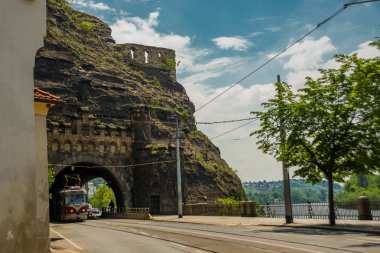 Prag, Çek Cumhuriyeti: Visegrad, Vysehrad'da kayadan yol, Prag 2 bölgesinde bulunan