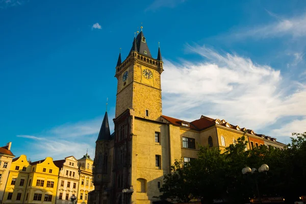 捷克共和国， 布拉格： 哥特式旧市政厅塔与天文钟， 老城广场联合国教科文组织 — 图库照片