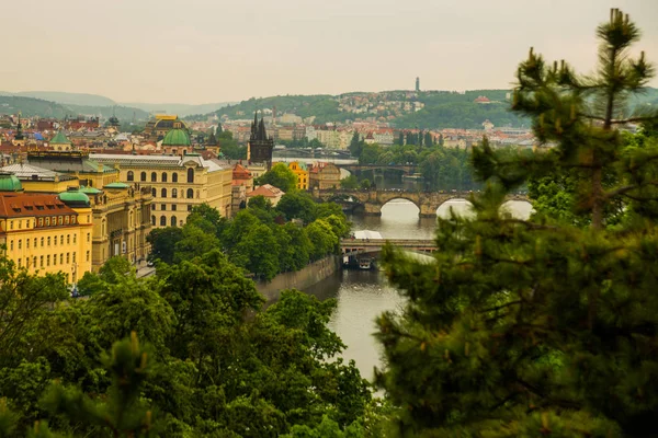 Praga, República Checa: Belo panorama, paisagem de cima na cidade velha . — Fotografia de Stock