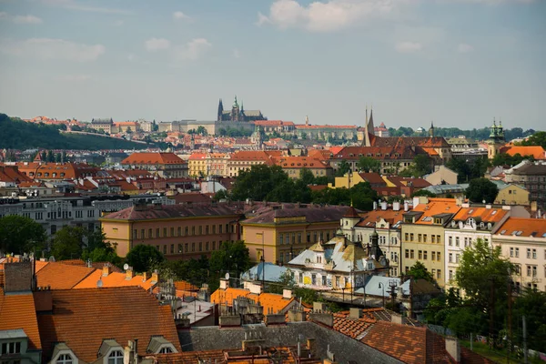 Veduta della timelapse di Praga dal ponte di osservazione di Visegrad. Praga. Repubblica ceca . — Foto Stock