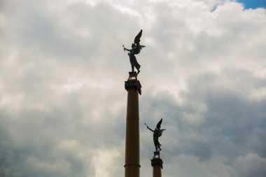 Prag, Çek Cumhuriyeti: Vltava nehri üzerindeki Çehov köprüsünde heykel.