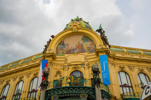 Praga, Czechy: Miejski Dom-Smetana Hall-świętowanie sali koncertowej na starym mieście w Pradze w pobliżu Brama Prochowa. — Zdjęcie stockowe