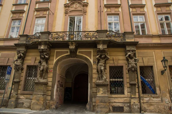 Prag, Tjekkiet: Smuk bygning i Prags historiske centrum - Stock-foto
