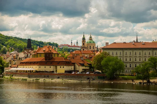 Prague, République tchèque : Beau bâtiment dans le centre historique de Prague — Photo
