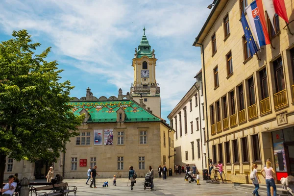 BRATISLAVA, ESLOVÁQUIA: Câmara Municipal de Bratislava Museu da Cidade de Mestske Muzeum na praça principal de Bratislava — Fotografia de Stock