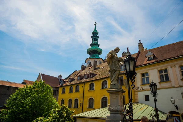 BRATISLAVA, ESLOVÁQUIA: Portão de Michael na cidade velha de Bratislava — Fotografia de Stock