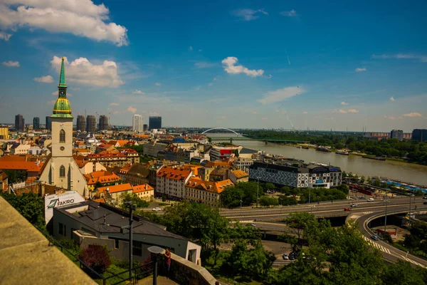Bratislava, Slovakia: View on Bratislava city with St. Martin's Cathedral and Danube river — Stock Photo, Image