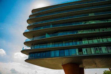 Bratislava,Slovakya: Şehirde güzel gezinti ve modern bina.